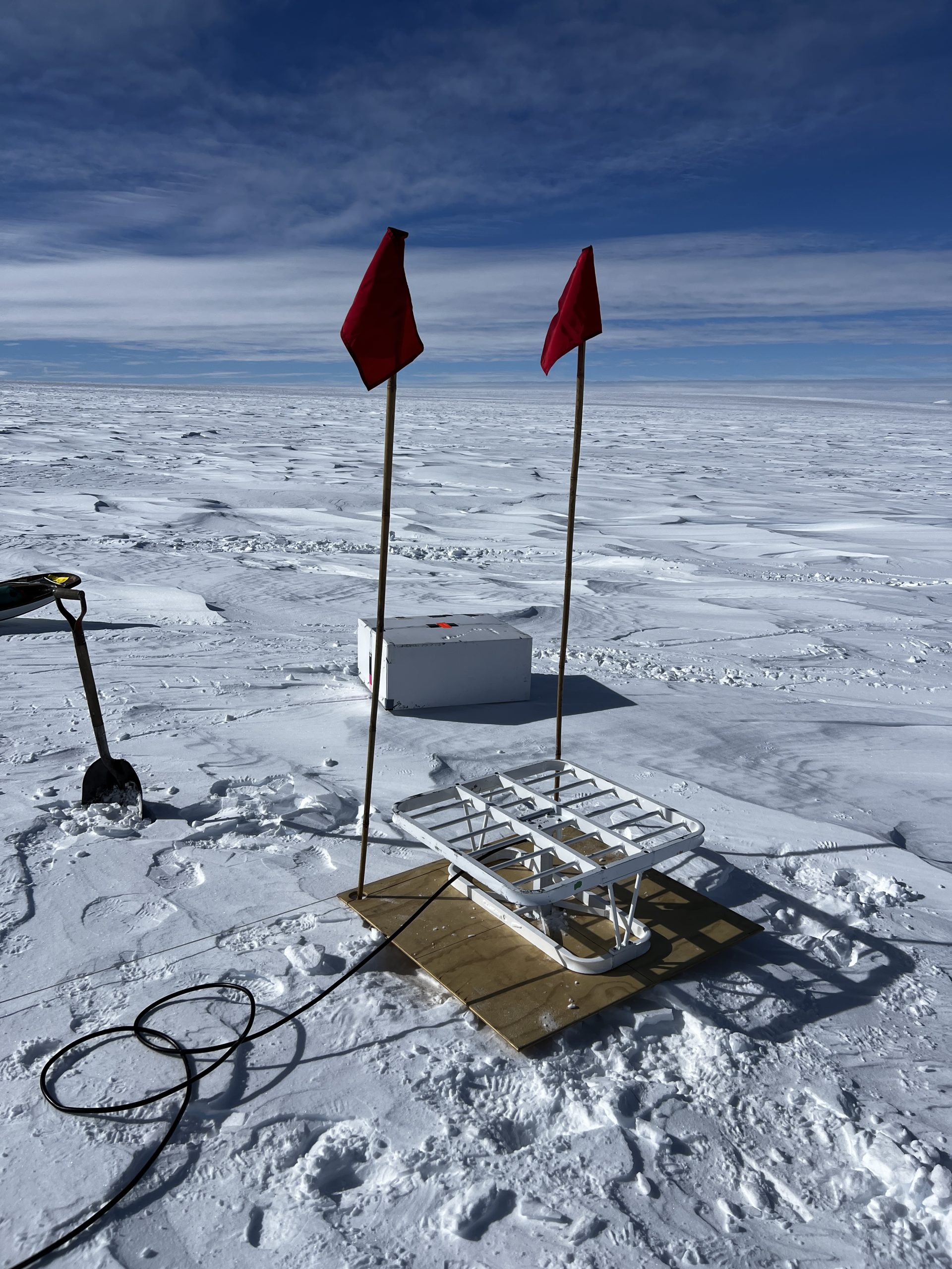 The skeleton slot antenna for the campaign measurement