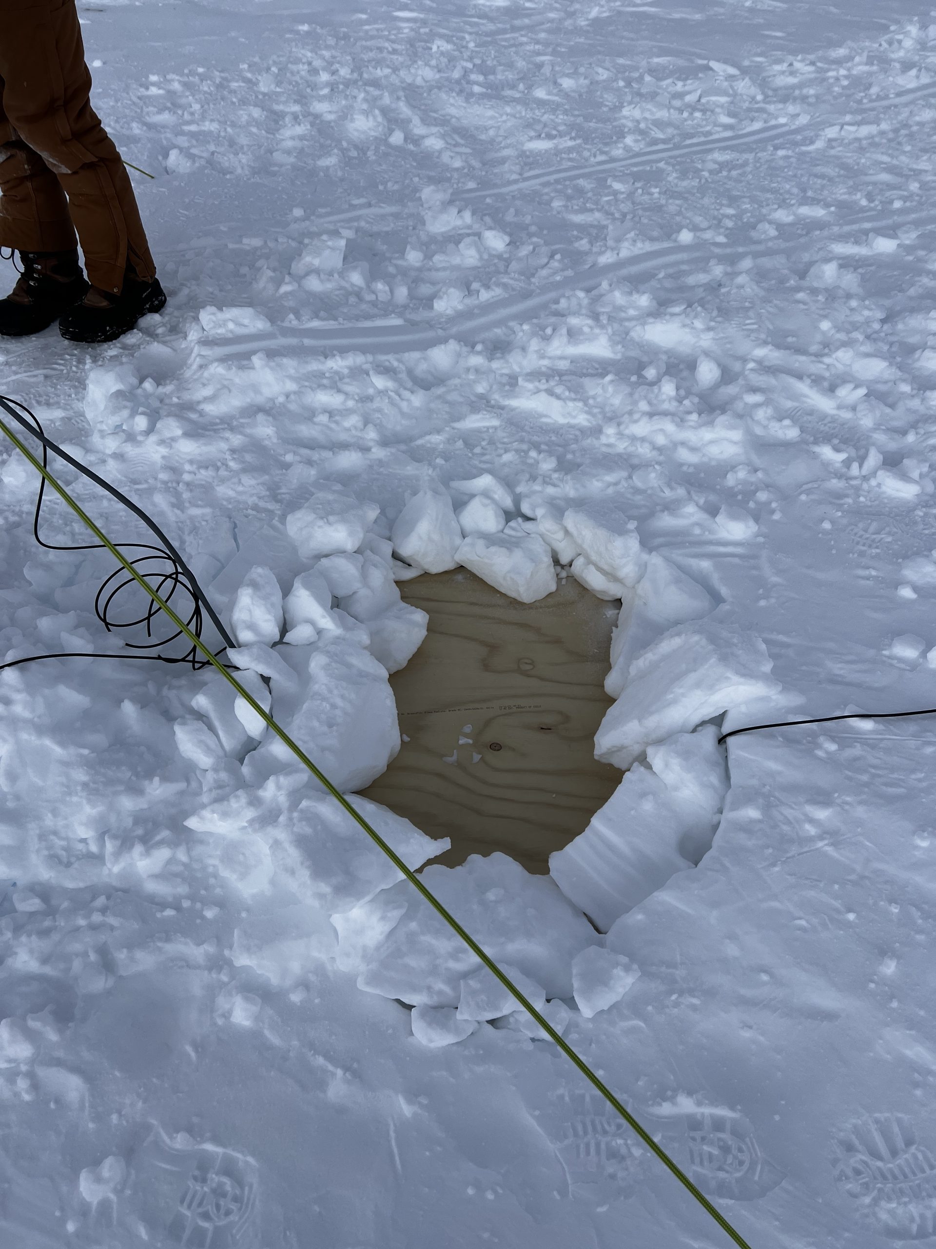 Packing the ApRES computer and battery in a nest