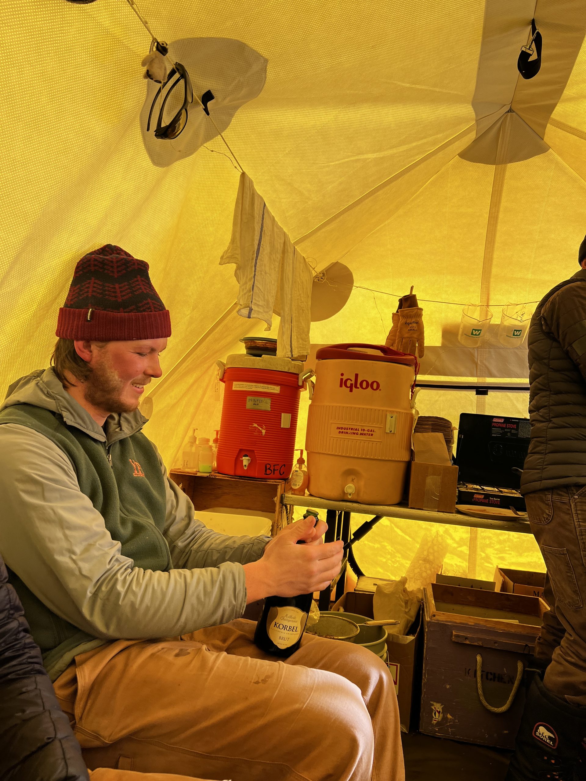 Elliot popping some bub