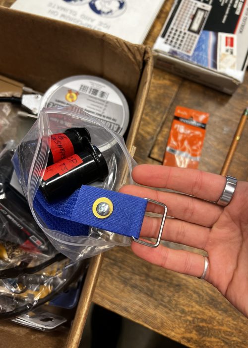 Assembling parts to secure a thermistor cable on the ice